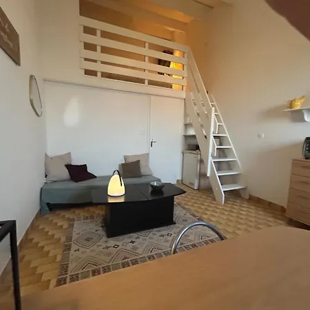 Sort Tes Tongs !! Apartment