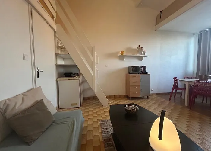 Apartment Sort Tes Tongs !! *