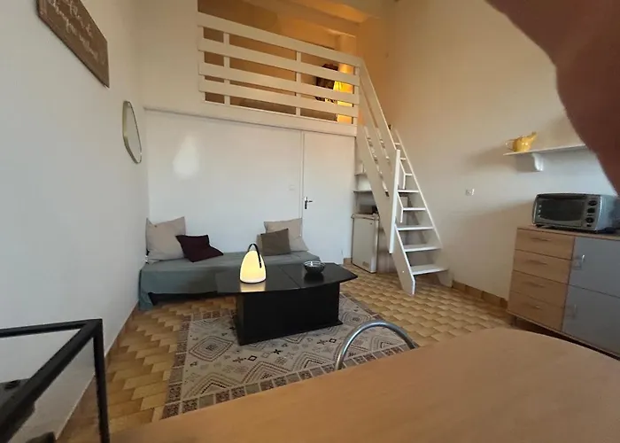 Sort Tes Tongs !! Apartment