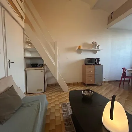 Apartment Sort Tes Tongs !! *